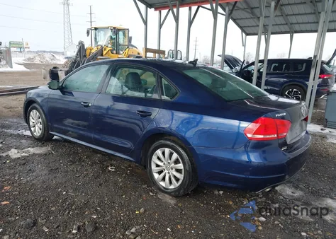 2015 Volkswagen Passat 1.8T Wolfsburg Edition z USA, uszkodzony, nr VIN 1VWAT7A37FC036561